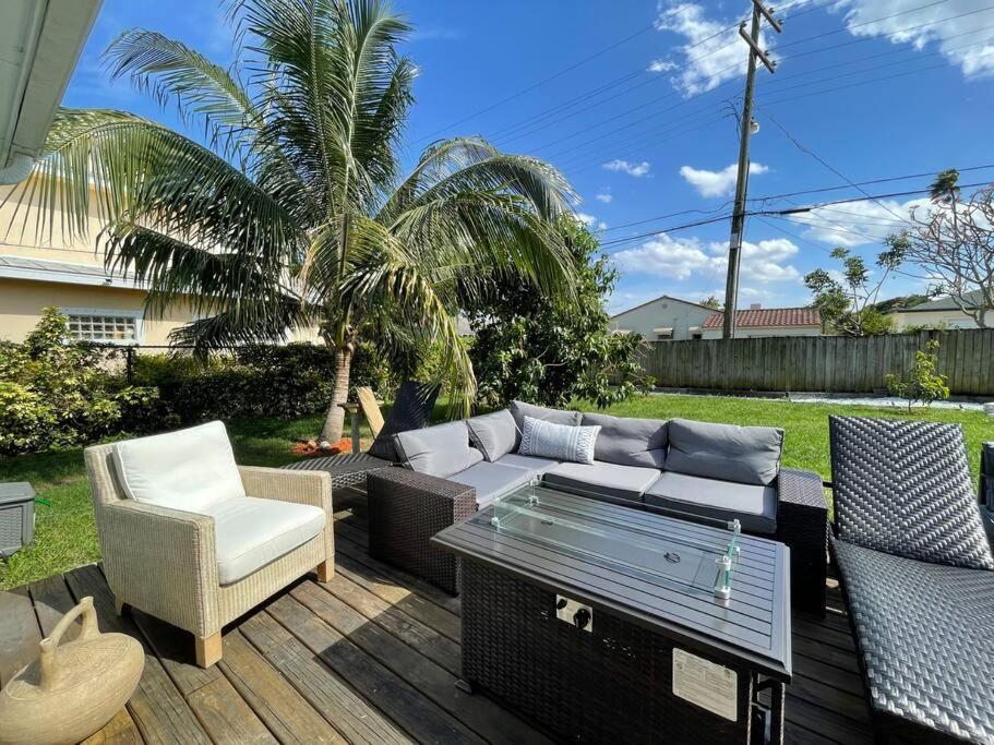 Hot Tub, Tiki Bar, Outdoor Shower, Near Intercoastal Waterway! Уэст-Палм-Бич Экстерьер фото